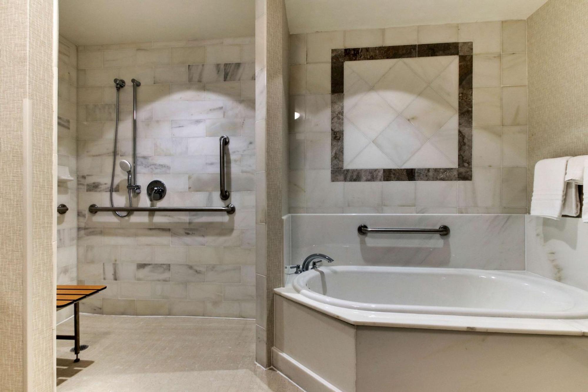 Drury Plaza Hotel Richmond 글렌 앨런 외부 사진