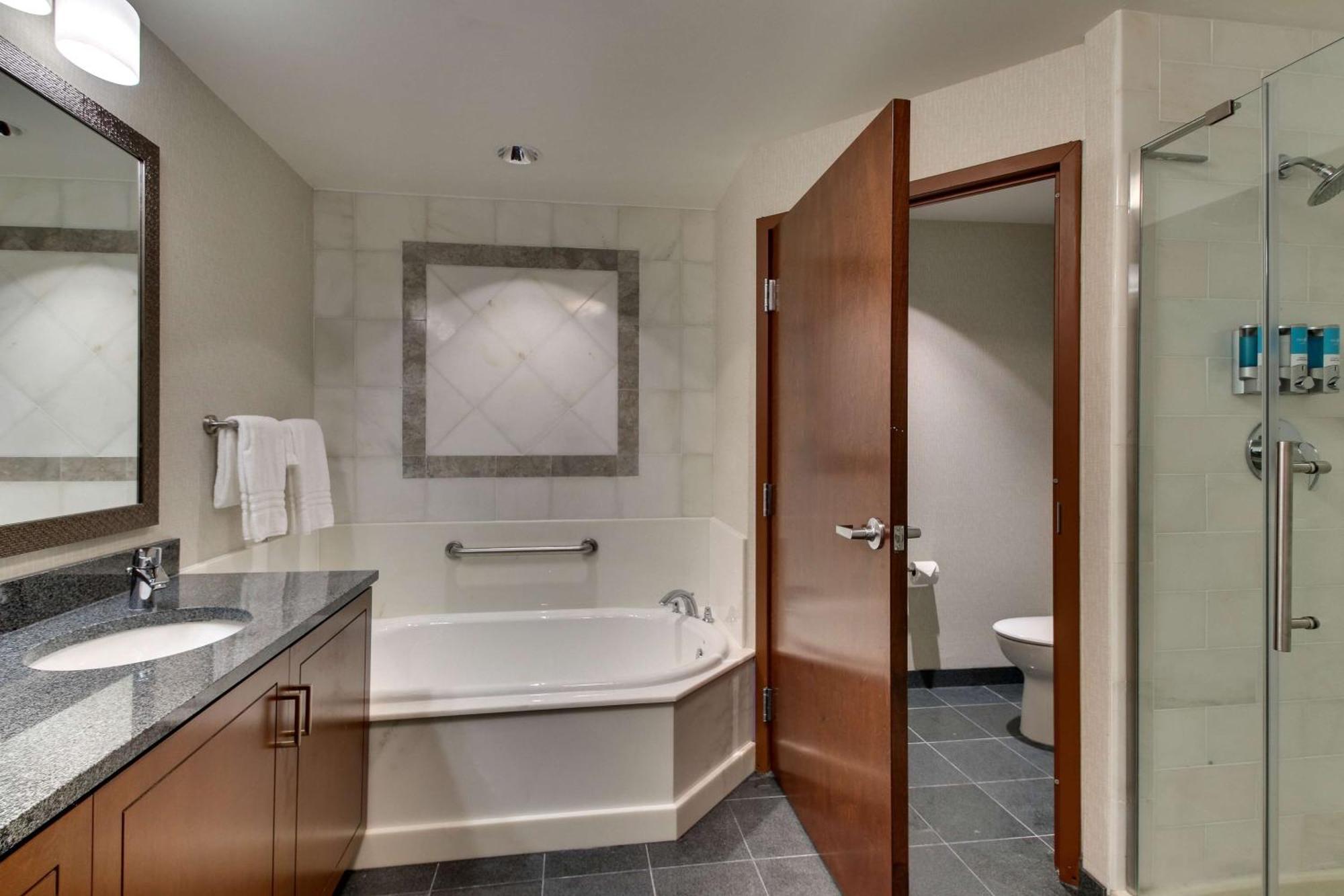 Drury Plaza Hotel Richmond 글렌 앨런 외부 사진